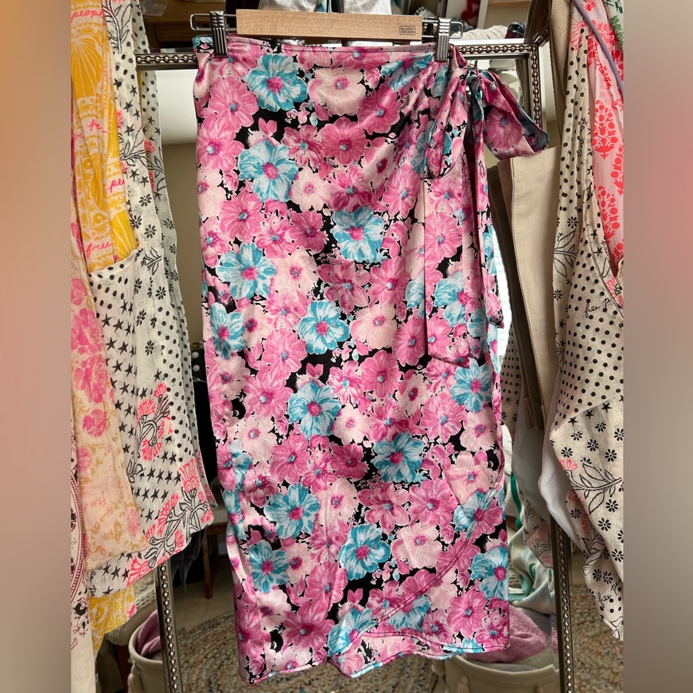 WAYF Pink and Blue Floral Skirt